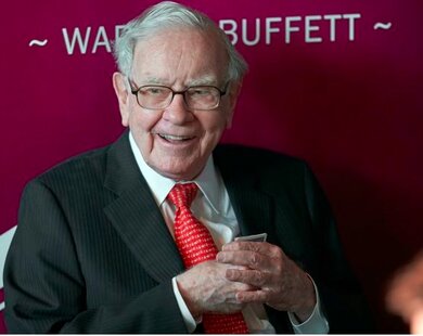 Vì sao Warren Buffett đặt cược lớn vào cổ phiếu dầu mỏ?