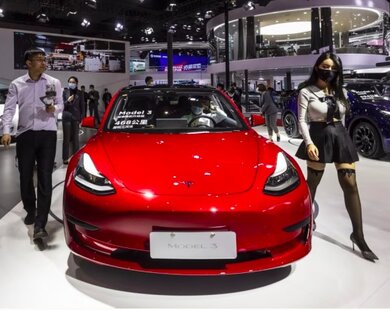 Tesla 'quay đầu' tăng giá xe