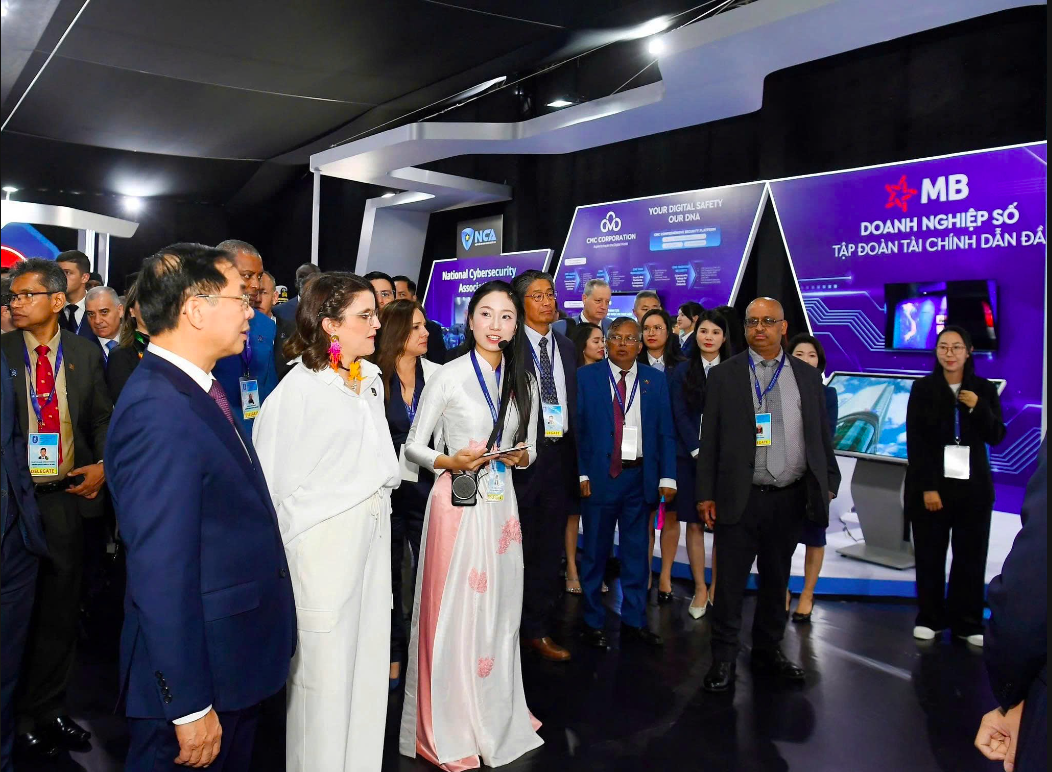 “Không một mình” – MB đồng hành cùng Công ước Hà Nội, kiến tạo không gian số an toàn cho người Việt